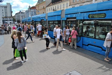 Maturanti u petak skreću tramvajske i autobusne linije